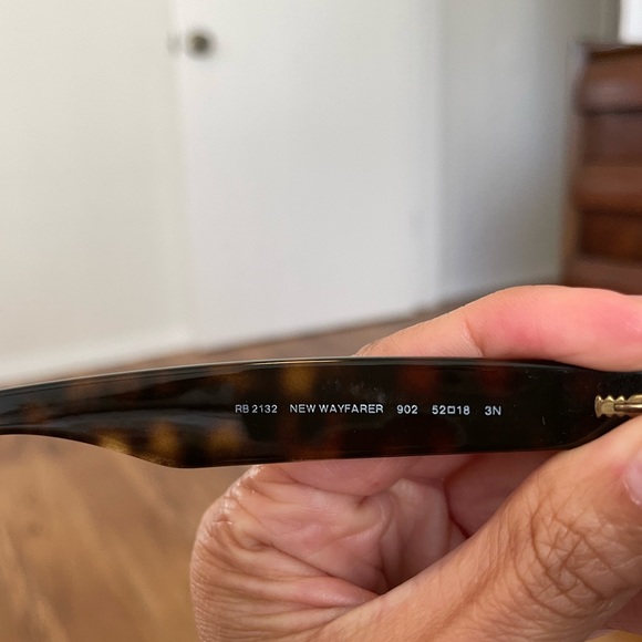 Ray Ban New Wayfarer Classic RB2132 52-18 - Picture 4 of 6